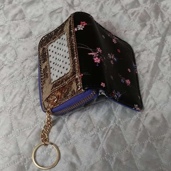 Sold - Picture 4 of 6